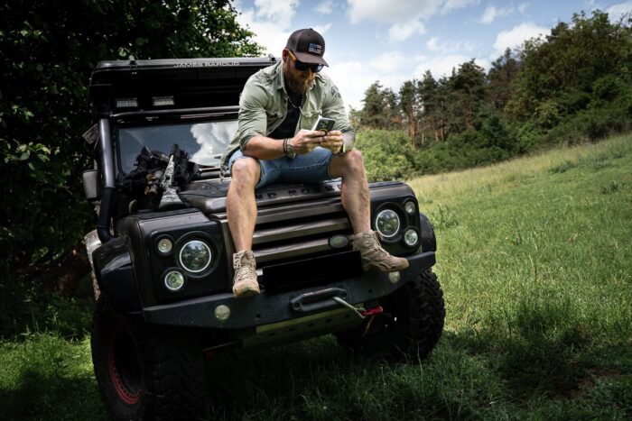 Tactical MagForce Hyperstealth 2.0 Cover for iPhone 14 Black/Yellow - Image 5