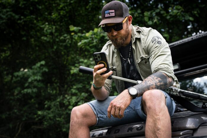 Tactical MagForce Hyperstealth 2.0 Cover for iPhone 14 Black/Yellow - Image 6