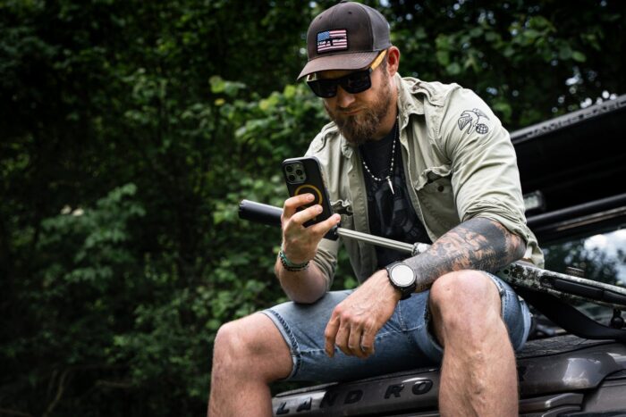 Калъф от Tactical MagForce Hyperstealth 2.0 Cover за iPhone 16 Pro Black/Yellow - Image 6