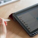 Калъф UNIQ etui Transforma iPad Pro 11" 2021 Antimicrobial czarny/ebony black - Image 5